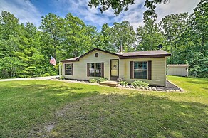 Cozy Hale Home Between Long & Loon Lakes!