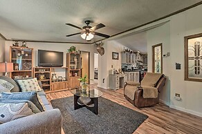 Cozy Hale Home Between Long & Loon Lakes!