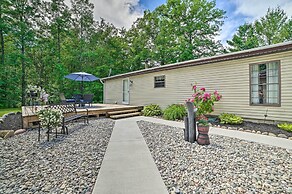 Cozy Hale Home Between Long & Loon Lakes!