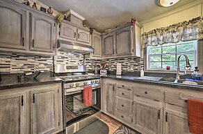 Cozy Hale Home Between Long & Loon Lakes!