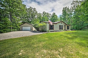 Cozy Hale Home Between Long & Loon Lakes!