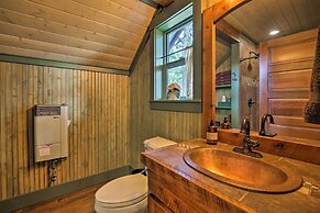 Cozy Ruidoso Cottage w/ Deck - 10 Min to Village!