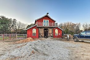 Banquet Hall & Pool: Expansive Forestburg Ranch!