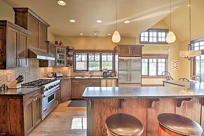 Downtown Condo Near Whitefish Resort & Lake!