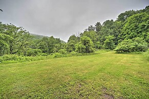 A-frame Cabin w/ Hot Tub: 5 Mi to Waterford!
