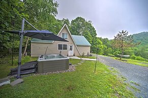 A-frame Cabin w/ Hot Tub: 5 Mi to Waterford!