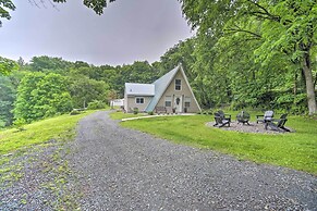 A-frame Cabin w/ Hot Tub: 5 Mi to Waterford!