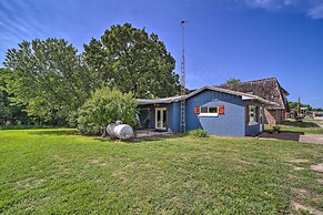 Walk to Lake: Historic Disney Home