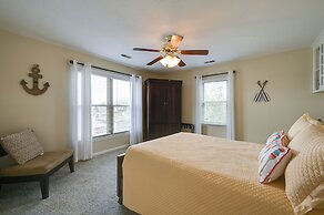 Dock & Kayaks: Lakefront Roanoke Rapids Home