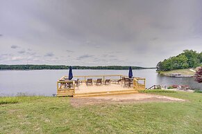 Dock & Kayaks: Lakefront Roanoke Rapids Home