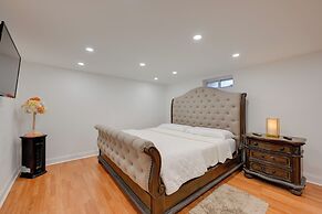 Lovely Elmont Apartment - Walk to Bus Stop!