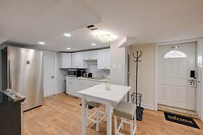 Lovely Elmont Apartment - Walk to Bus Stop!