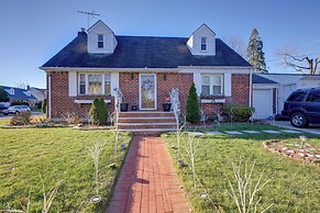 Lovely Elmont Apartment - Walk to Bus Stop!