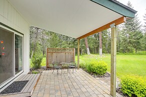 10 Mi to Silverwood: Secluded Getaway!