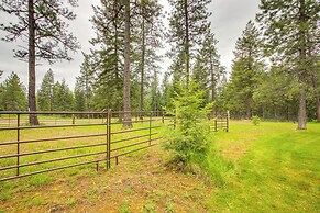 10 Mi to Silverwood: Secluded Getaway!