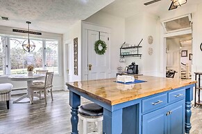 Lush, Modern Farmhouse w/ Mtn Views & Sunroom