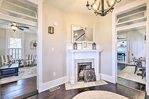 Lush, Modern Farmhouse w/ Mtn Views & Sunroom