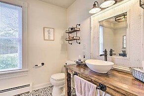 Lush, Modern Farmhouse w/ Mtn Views & Sunroom