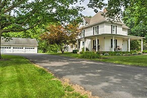 Lush, Modern Farmhouse w/ Mtn Views & Sunroom
