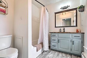 Lush, Modern Farmhouse w/ Mtn Views & Sunroom