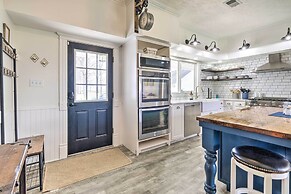 Lush, Modern Farmhouse w/ Mtn Views & Sunroom
