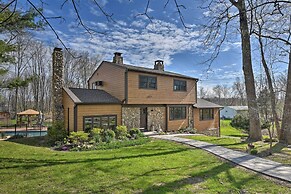 Lovely Highland Home w/ Pool & Hot Tub!