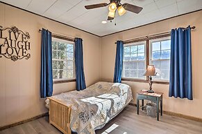 Pet-friendly Saluda Home w/ Mountain Views!