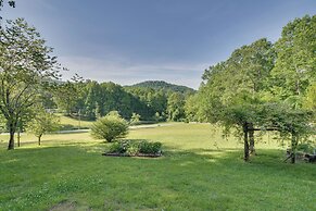 Pet-friendly Saluda Home w/ Mountain Views!