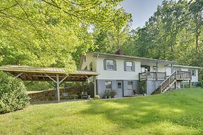Pet-friendly Saluda Home w/ Mountain Views!