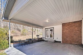 Pet-friendly Saluda Home w/ Mountain Views!
