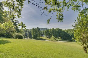 Pet-friendly Saluda Home w/ Mountain Views!