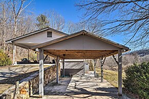 Pet-friendly Saluda Home w/ Mountain Views!