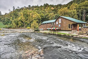 Pet-friendly Bryson City Cabin w/ Fire Pit + Deck!