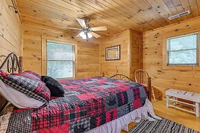 Pet-friendly Bryson City Cabin w/ Fire Pit + Deck!