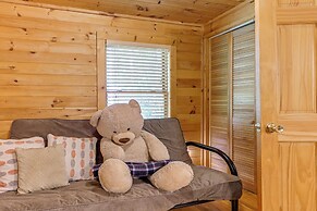 Pet-friendly Bryson City Cabin w/ Fire Pit + Deck!