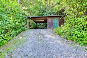 Pet-friendly Bryson City Cabin w/ Fire Pit + Deck!