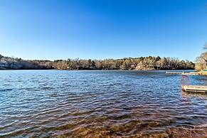 Lakefront Delta Cottage w/ Views, Canoe & Dock!