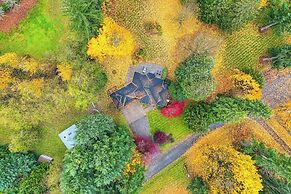 Group Getaway - Sprawling Snohomish Home!