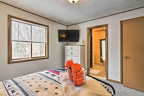 Tobyhanna Cabin w/ Deck, Community Pool & Golf!