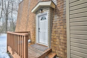 Tobyhanna Cabin w/ Deck, Community Pool & Golf!