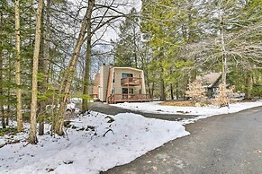 Tobyhanna Cabin w/ Deck, Community Pool & Golf!