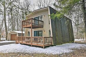 Tobyhanna Cabin w/ Deck, Community Pool & Golf!