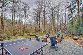 Modern Hideaway: Fire Pit, 5 Mi to Mt Rainier