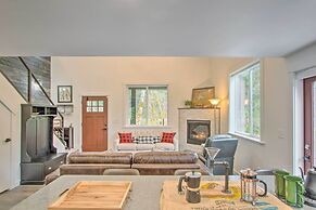 Modern Hideaway: Fire Pit, 5 Mi to Mt Rainier