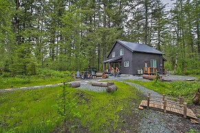 Modern Hideaway: Fire Pit, 5 Mi to Mt Rainier