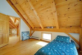 Secluded Vermont Retreat: Outdoor Pool & Deck