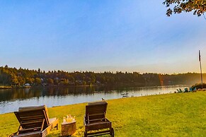 'the Hammersley' Luxury Waterfront Estate!