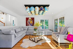 'the Hammersley' Luxury Waterfront Estate!