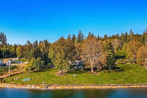 'the Hammersley' Luxury Waterfront Estate!