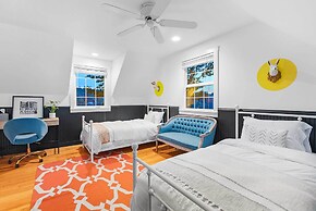 'the Hammersley' Luxury Waterfront Estate!